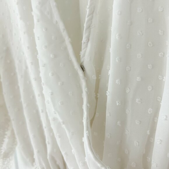 NWOT Showpo Reverse White Swiss Dot Lace Trim V-Neck Romper Women’s Size Medium - Picture 5 of 8